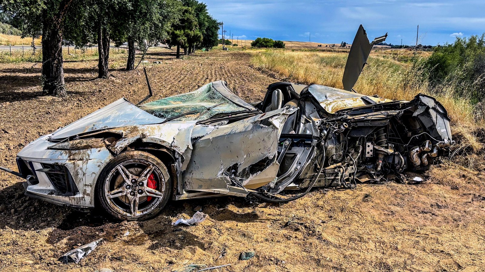 C8 Corvette Kazasında Mucize Kurtuluş: Güvenlik Hücresi Hayat Kurtardı