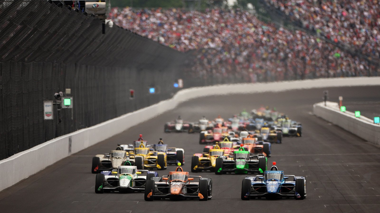 IndyCar Hibrit Dönüşümü: Yarış Teknolojisi Sokaklara Nasıl Taşınacak?