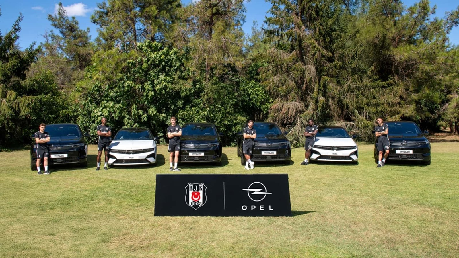 Opel ve Beşiktaş JK İki Yıllık İş Birliği Anlaşması İmzaladı