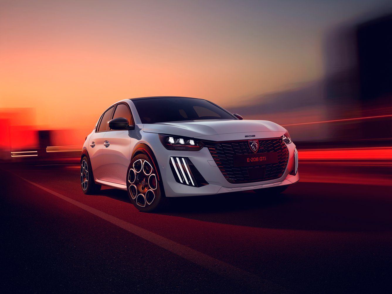 Peugeot E-208 GTi: Elektrikli Hot Hatch Efsanesi Le Mans'ta Doğuyor!