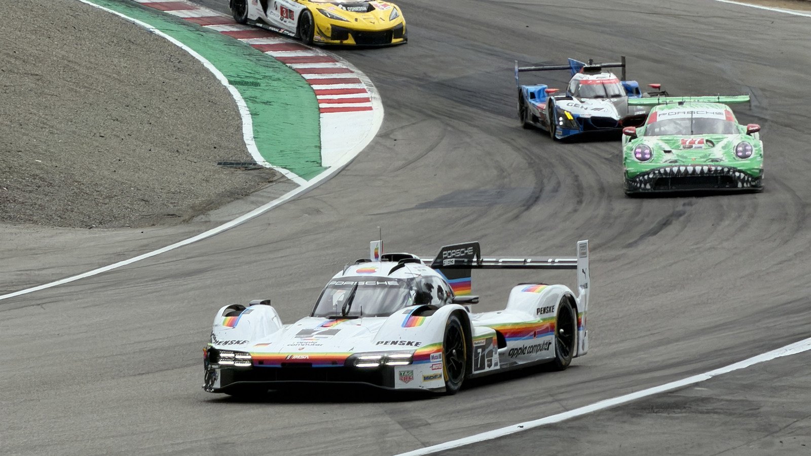 Porsche'nin Laguna Seca Dominasyonu: Tirbuşon Virajında Şampiyonluk Dansı
