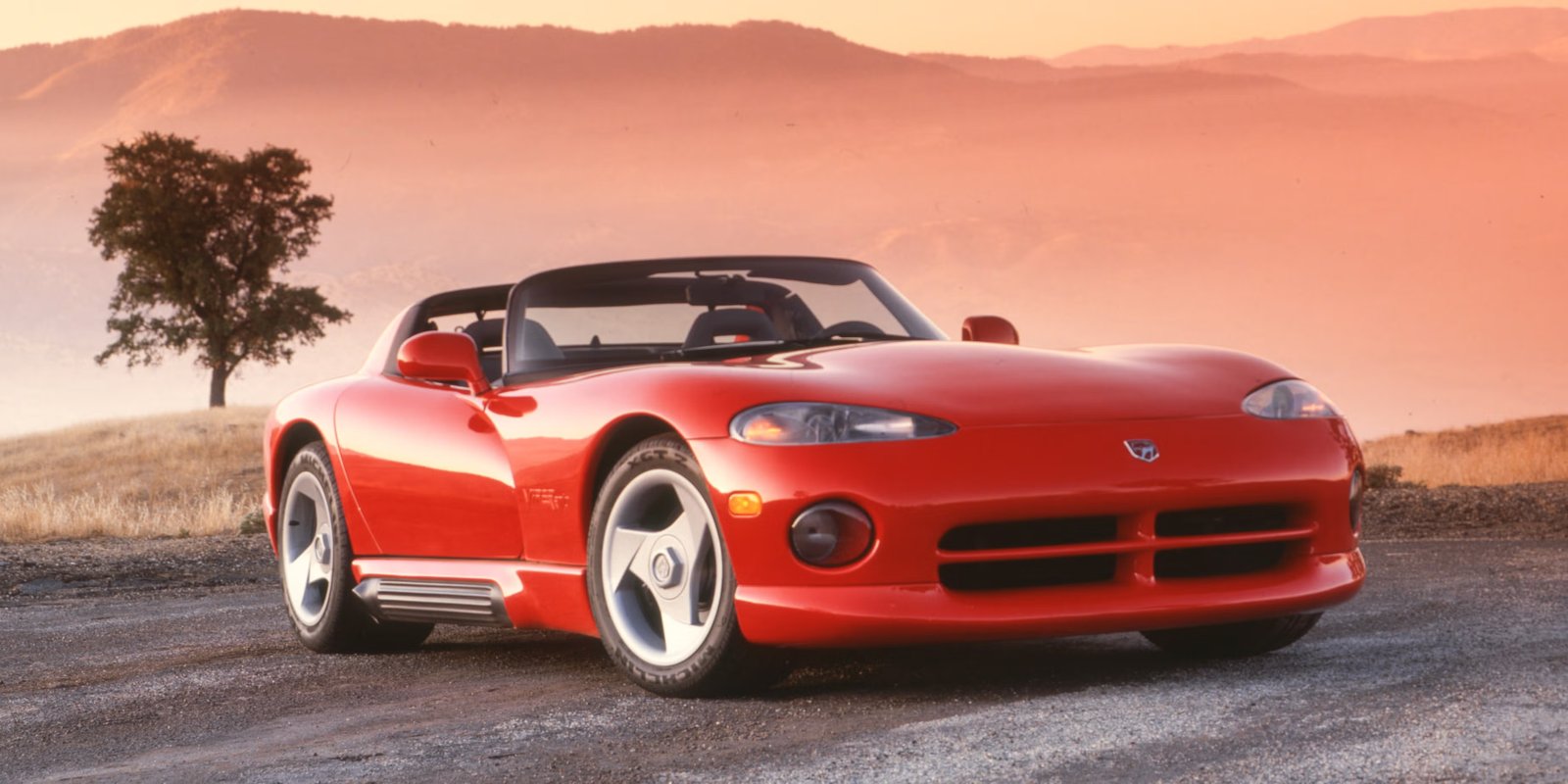 Safkan Amerikan Gücü: 1992 Dodge Viper RT/10’un Arşiv Görüntüleri Paylaşıldı
